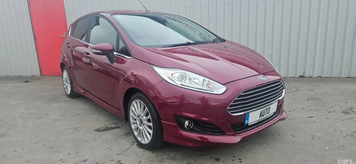 Ford Fiesta Hatchback, Petrol, 2015, Red