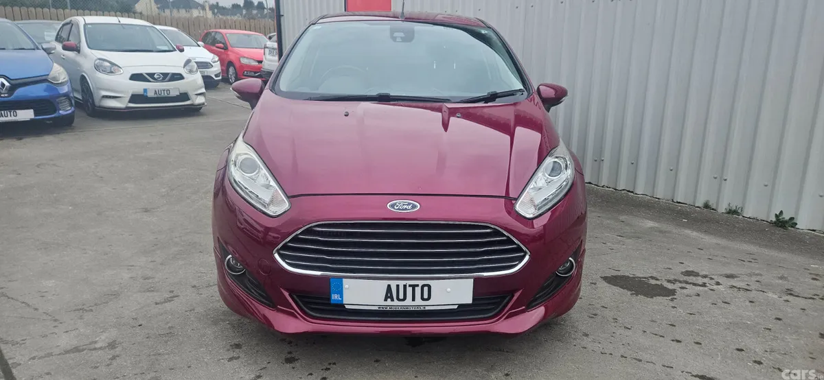 Ford Fiesta Hatchback, Petrol, 2015, Red