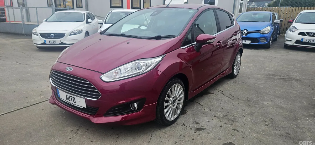 Ford Fiesta Hatchback, Petrol, 2015, Red