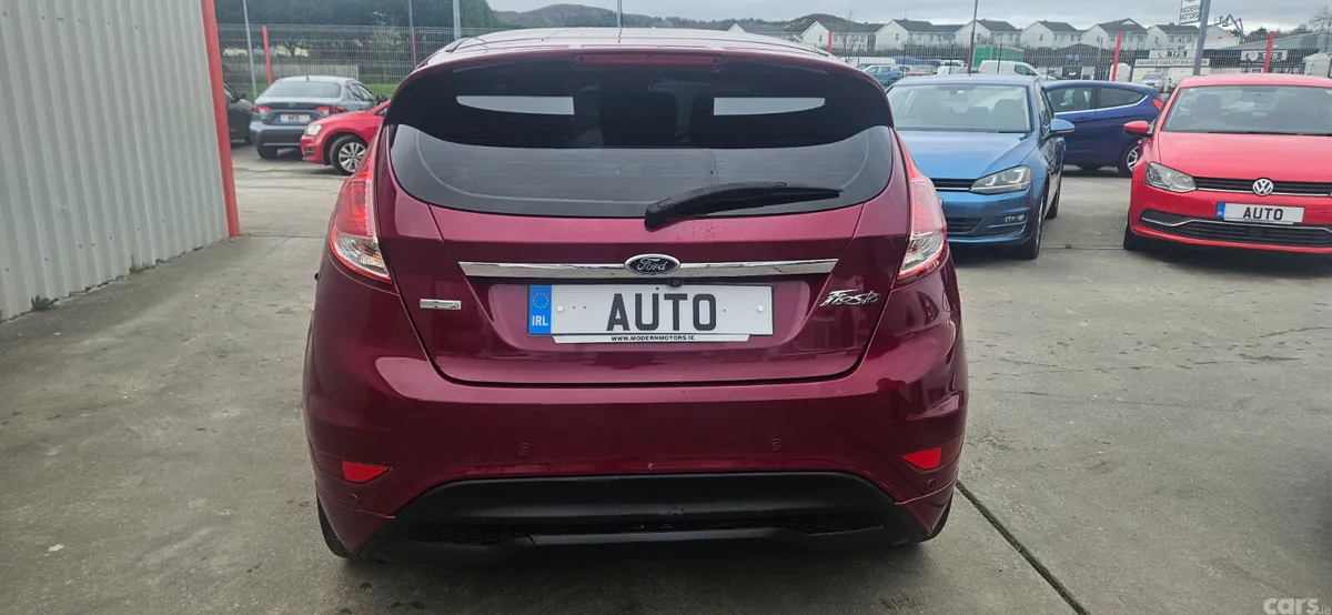 Ford Fiesta Hatchback, Petrol, 2015, Red