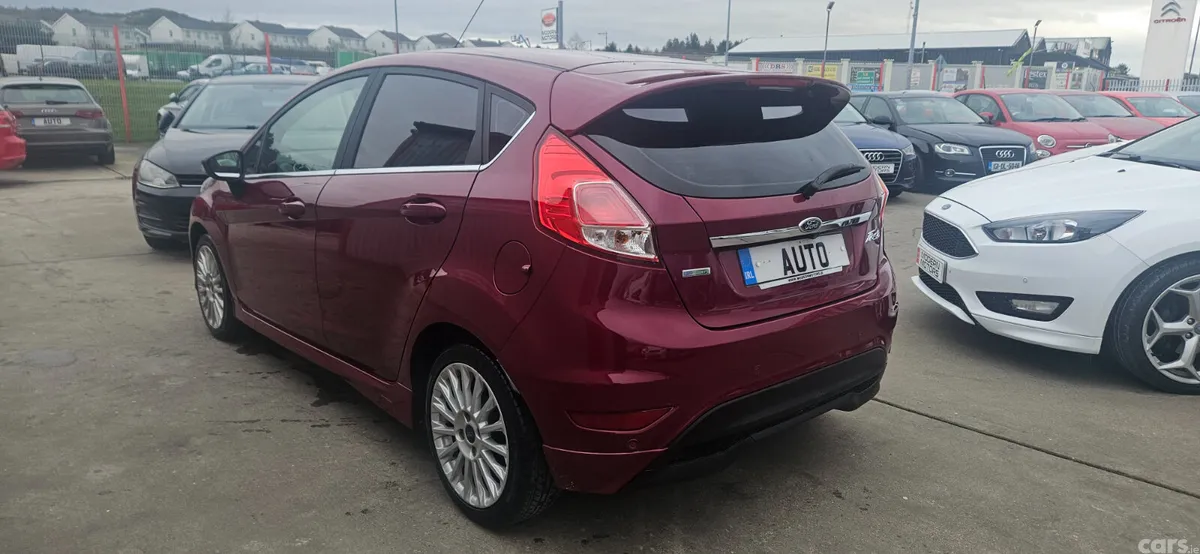 Ford Fiesta Hatchback, Petrol, 2015, Red