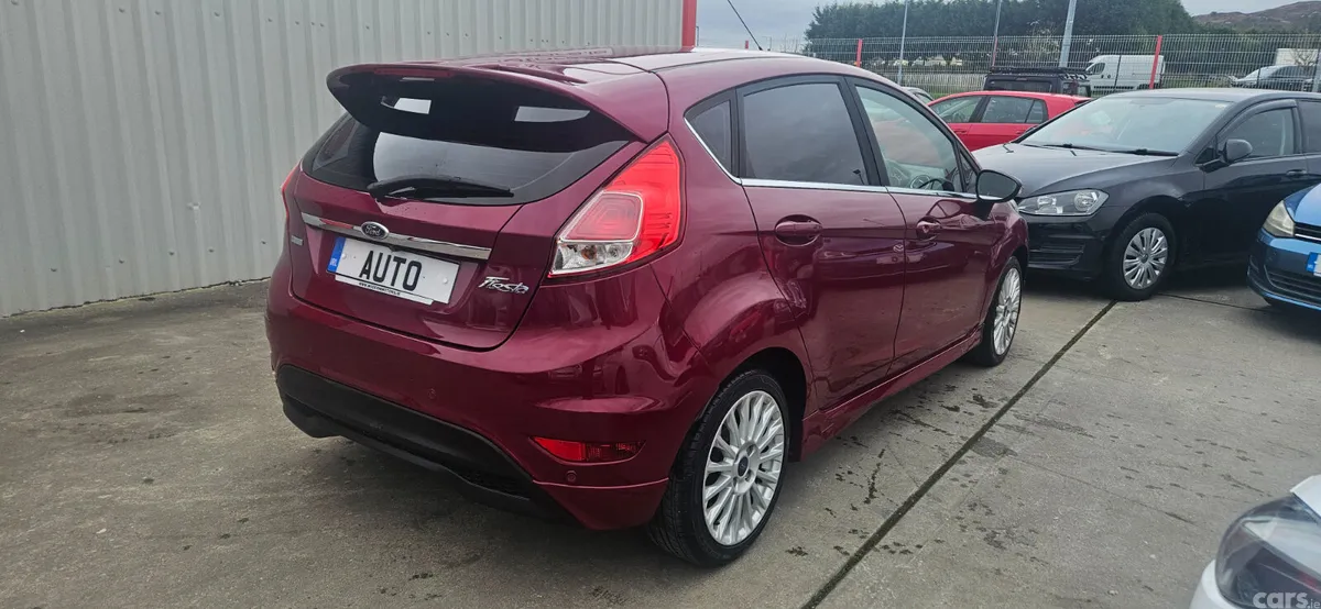 Ford Fiesta Hatchback, Petrol, 2015, Red