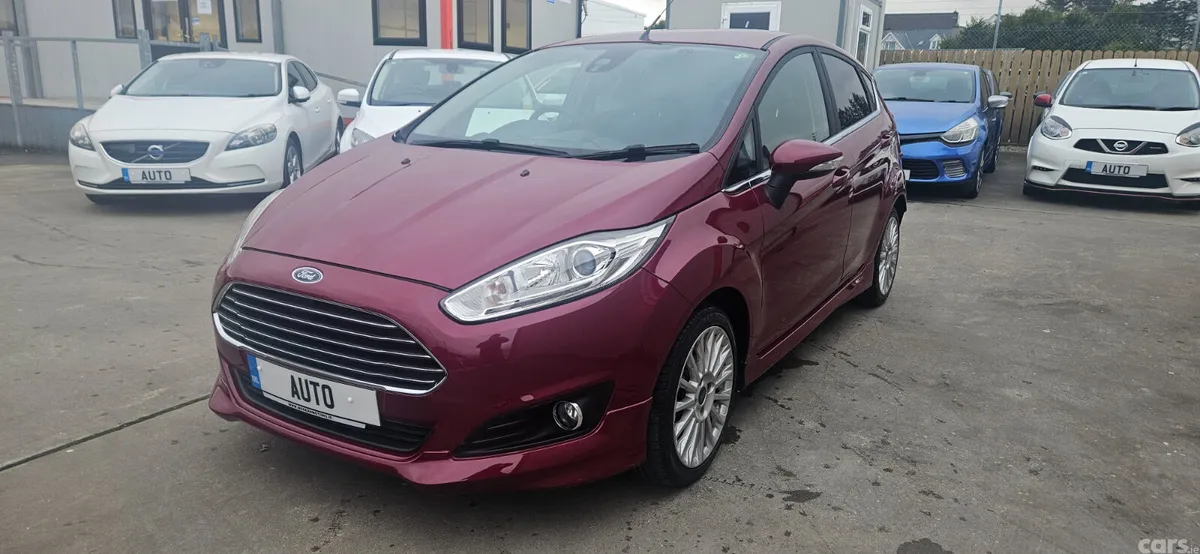 Ford Fiesta Hatchback, Petrol, 2015, Red
