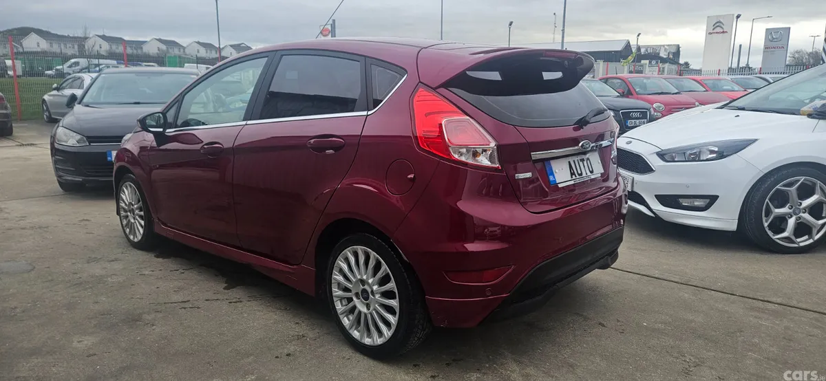 Ford Fiesta Hatchback, Petrol, 2015, Red