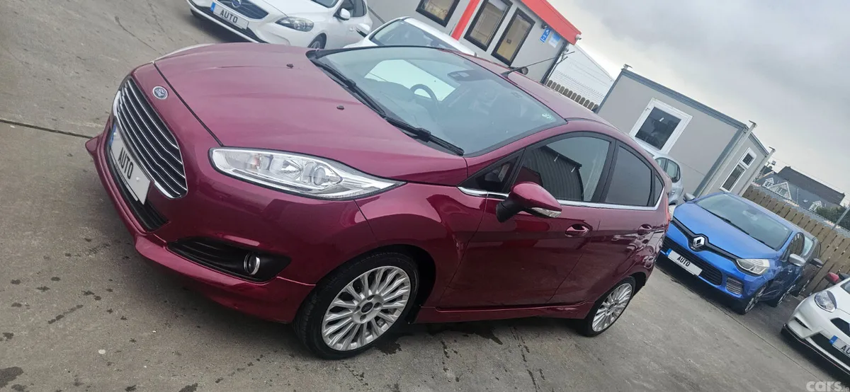 Ford Fiesta Hatchback, Petrol, 2015, Red