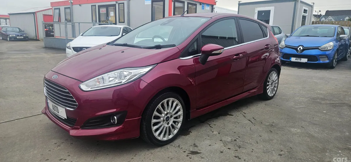 Ford Fiesta Hatchback, Petrol, 2015, Red