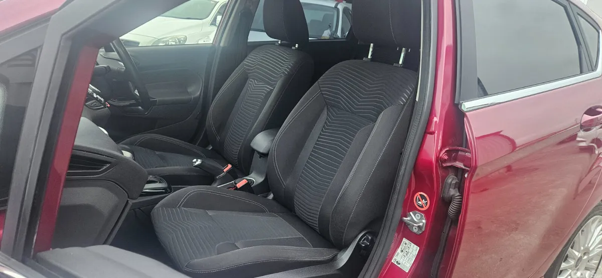 Ford Fiesta Hatchback, Petrol, 2015, Red