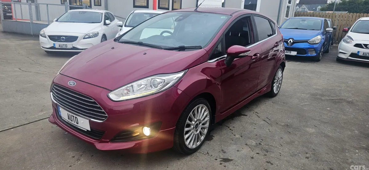Ford Fiesta Hatchback, Petrol, 2015, Red