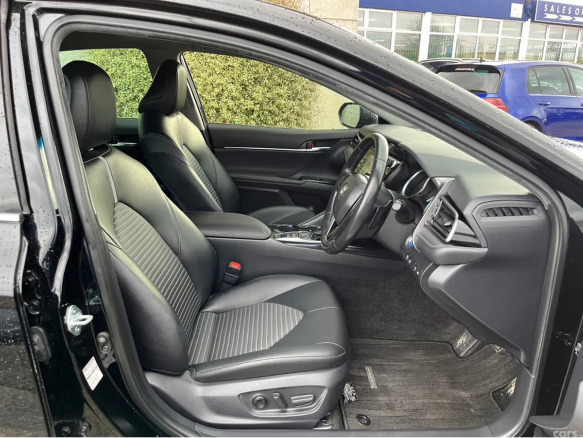 Toyota Camry Saloon, Petrol Hybrid, 2020, Black