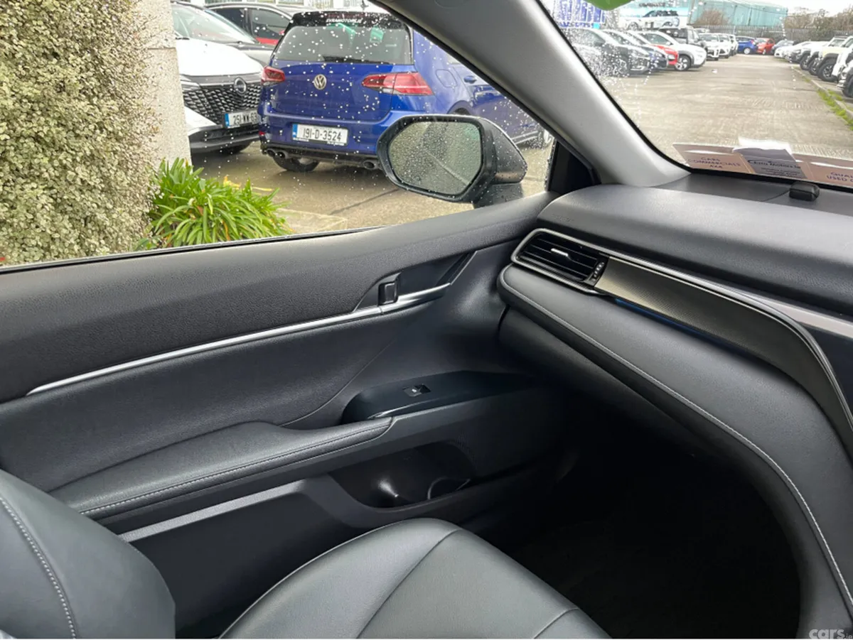 Toyota Camry Saloon, Petrol Hybrid, 2020, Black