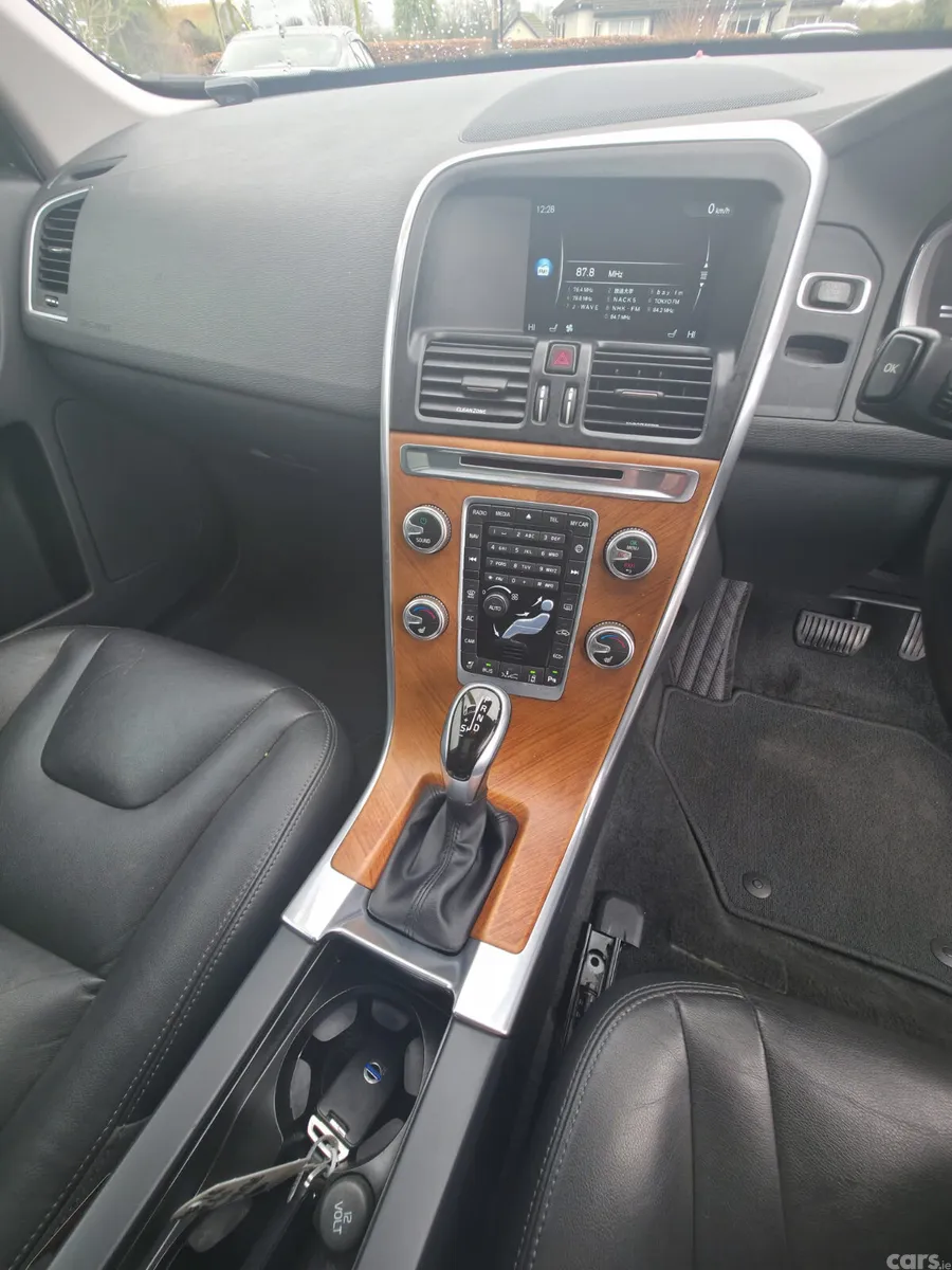 Volvo XC60 SUV, Diesel, 2016, White