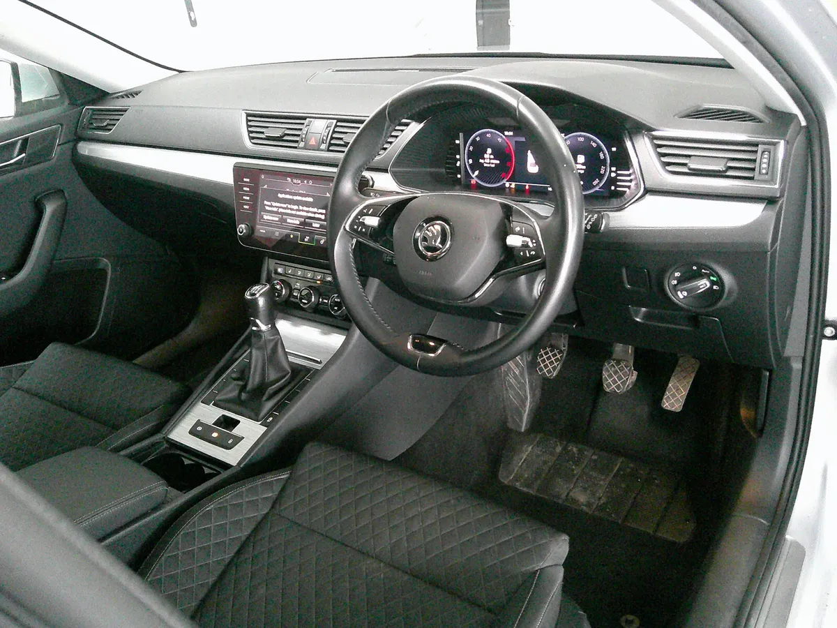 Skoda Superb Saloon, Diesel, 2022, Grey