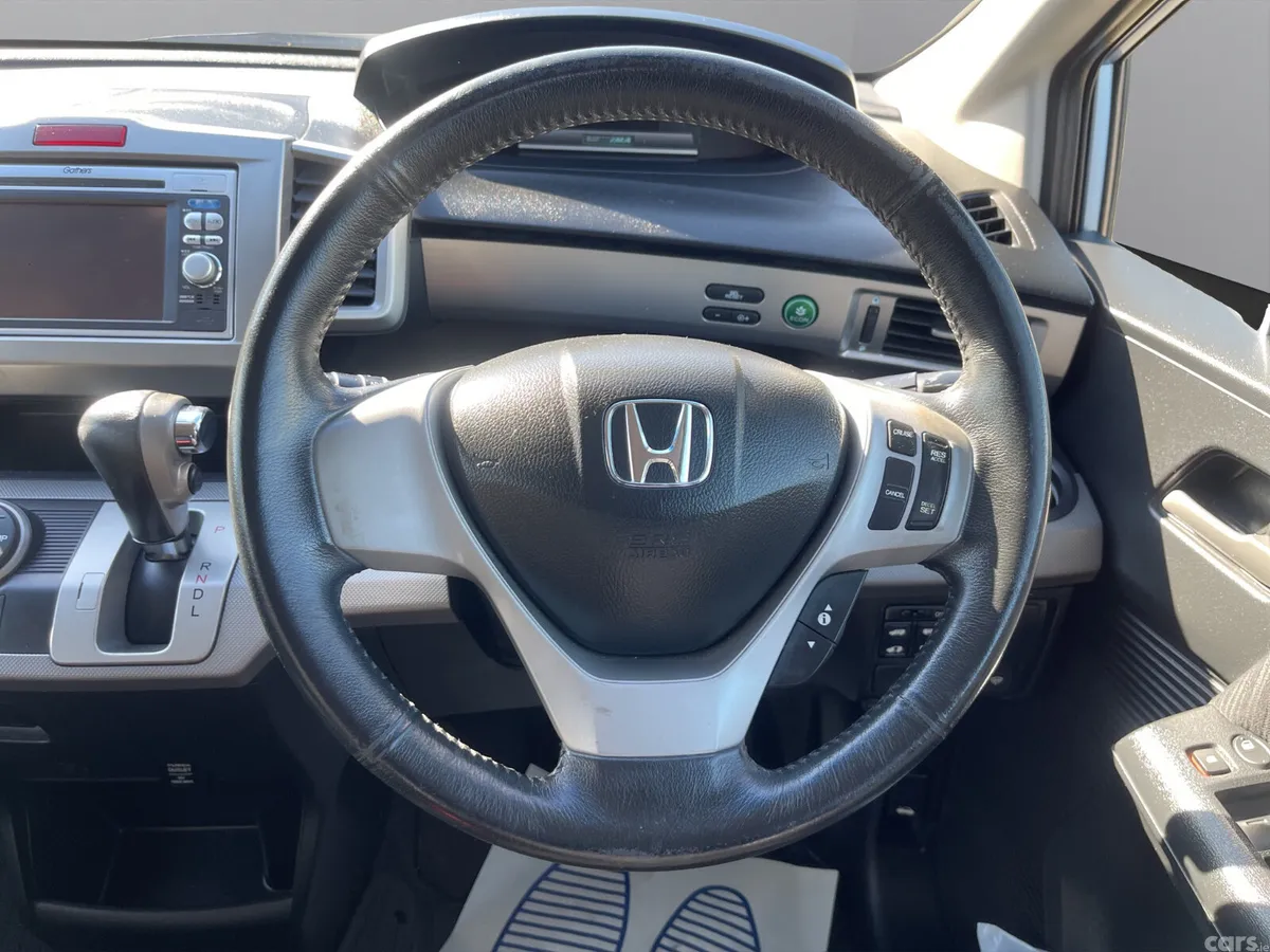 Honda Freed MPV, Petrol, 2014, Silver