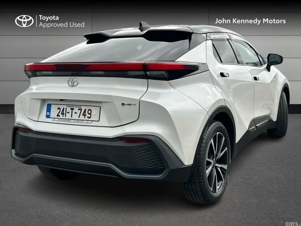 Toyota C-HR SUV, Petrol Hybrid, 2024, White