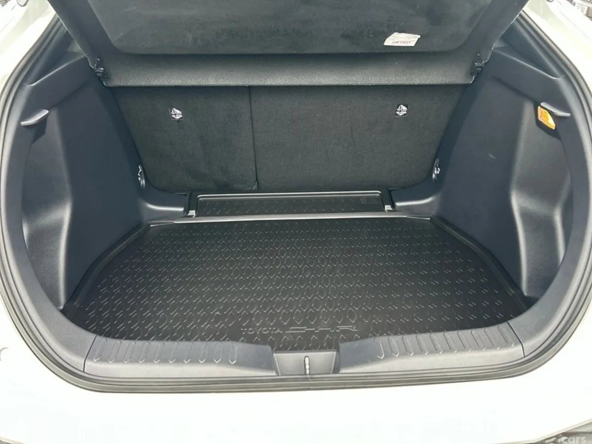 Toyota C-HR SUV, Petrol Hybrid, 2024, White