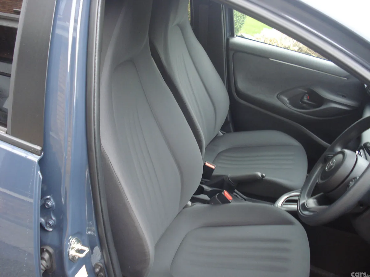 Toyota Yaris Hatchback, Petrol Hybrid, 2025, Grey