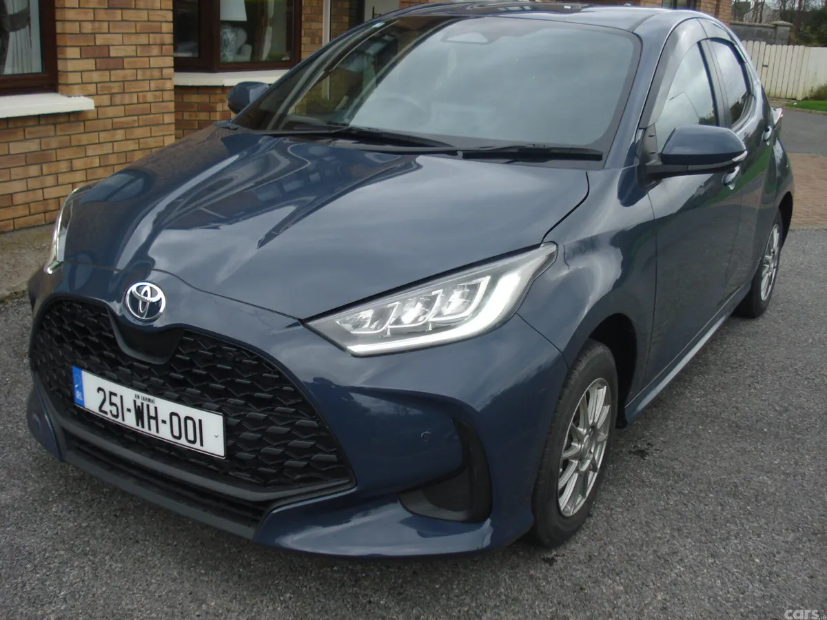 Toyota Yaris Hatchback, Petrol Hybrid, 2025, Grey