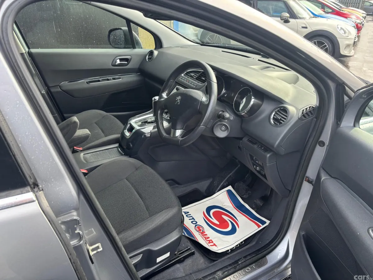 Peugeot 5008 MPV, Petrol, 2015, Grey