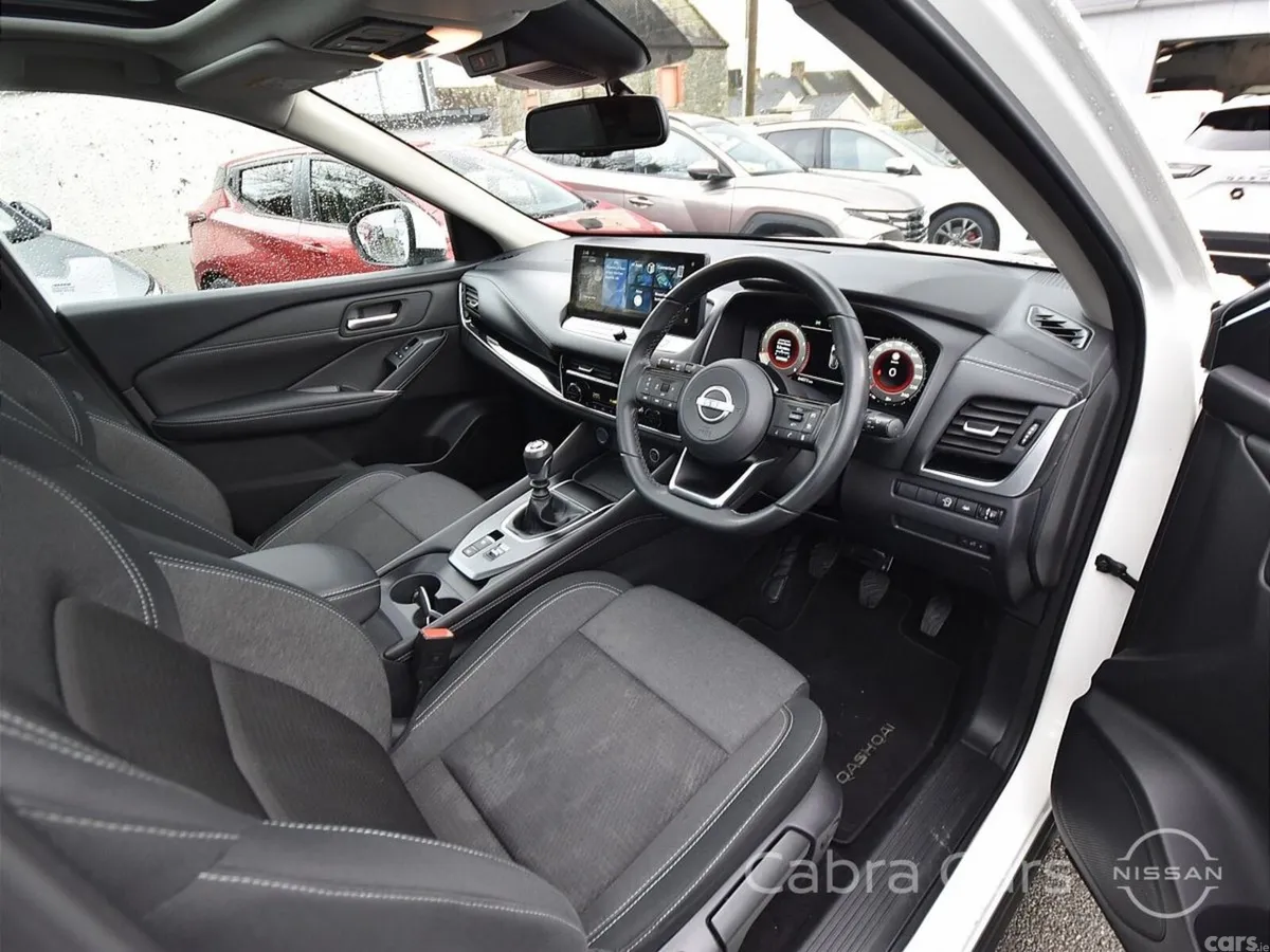 Nissan Qashqai MPV, Petrol, 2023, White