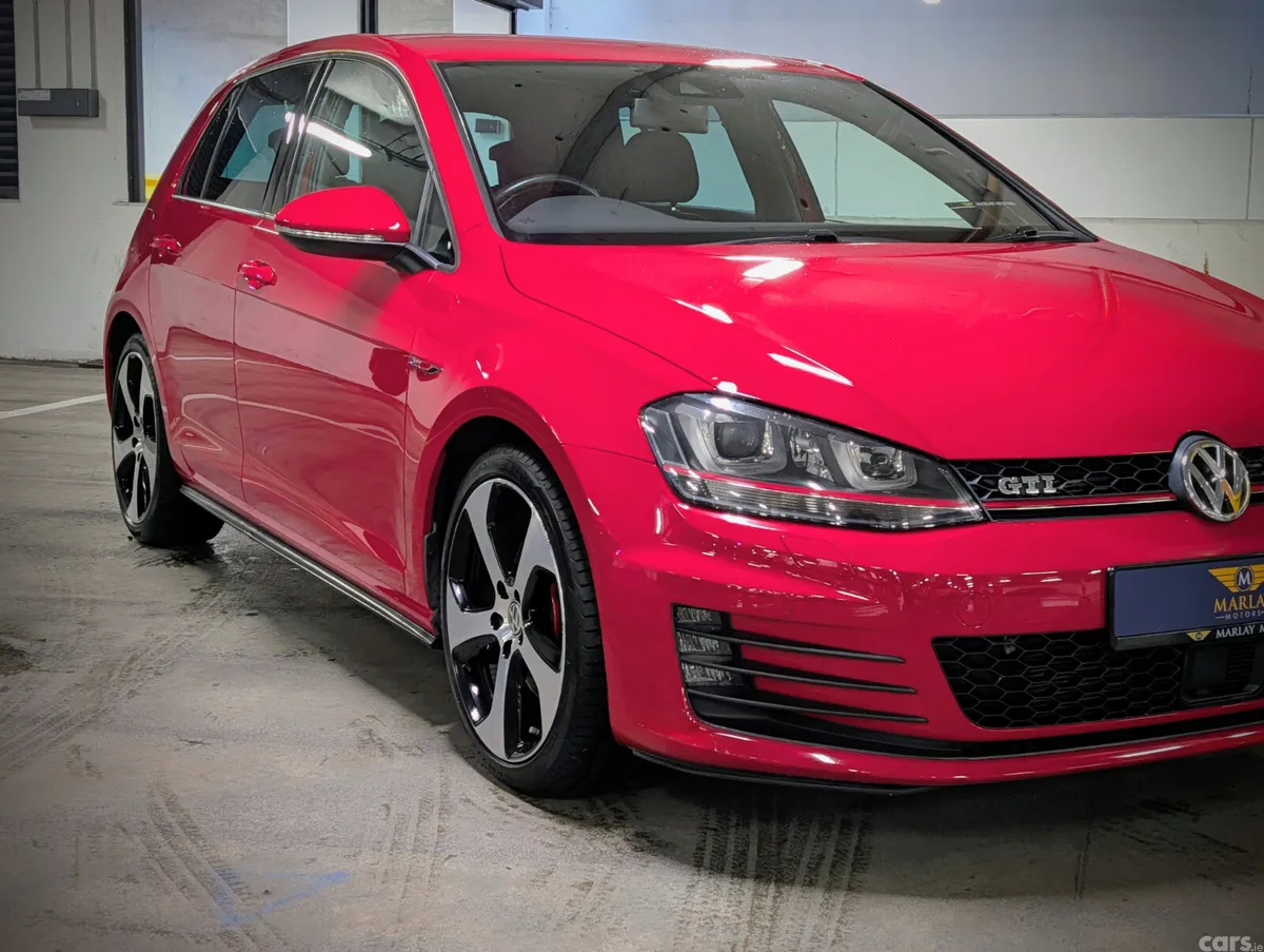 Volkswagen Golf Hatchback, Petrol, 2015, Red