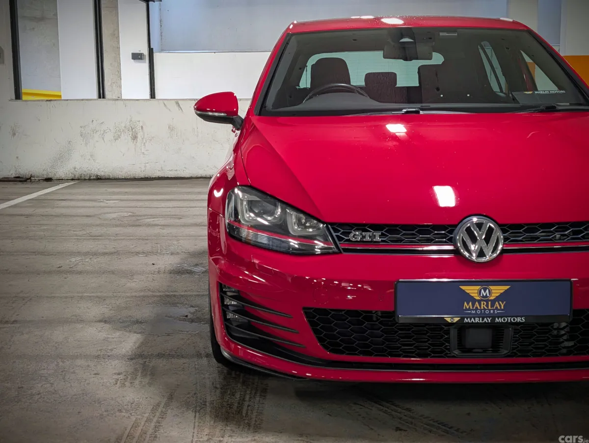 Volkswagen Golf Hatchback, Petrol, 2015, Red