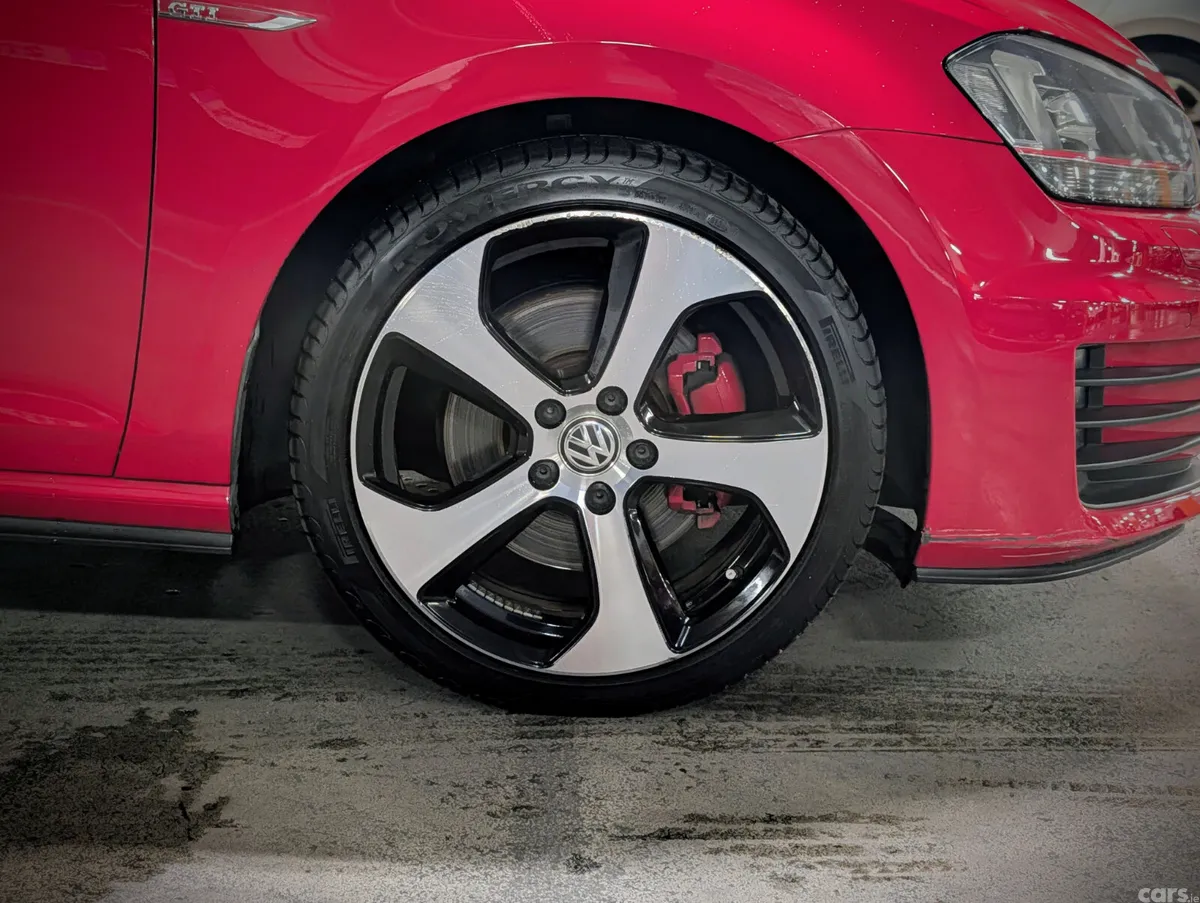 Volkswagen Golf Hatchback, Petrol, 2015, Red