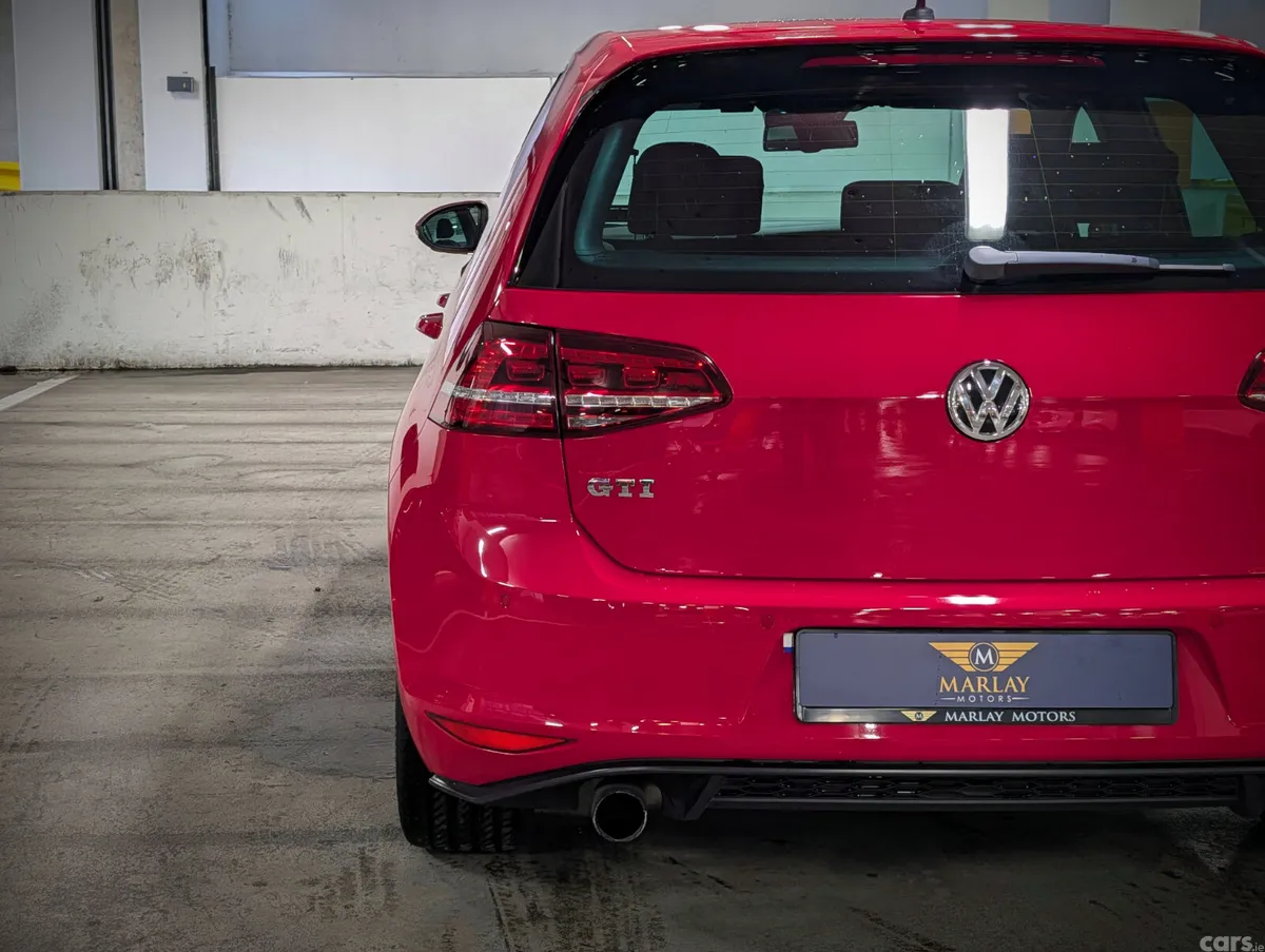 Volkswagen Golf Hatchback, Petrol, 2015, Red