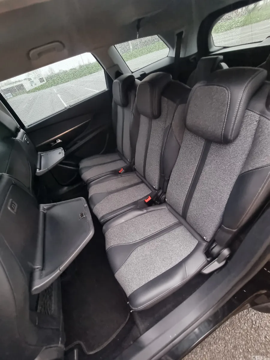 Peugeot 5008 MPV, Diesel, 2018, Black