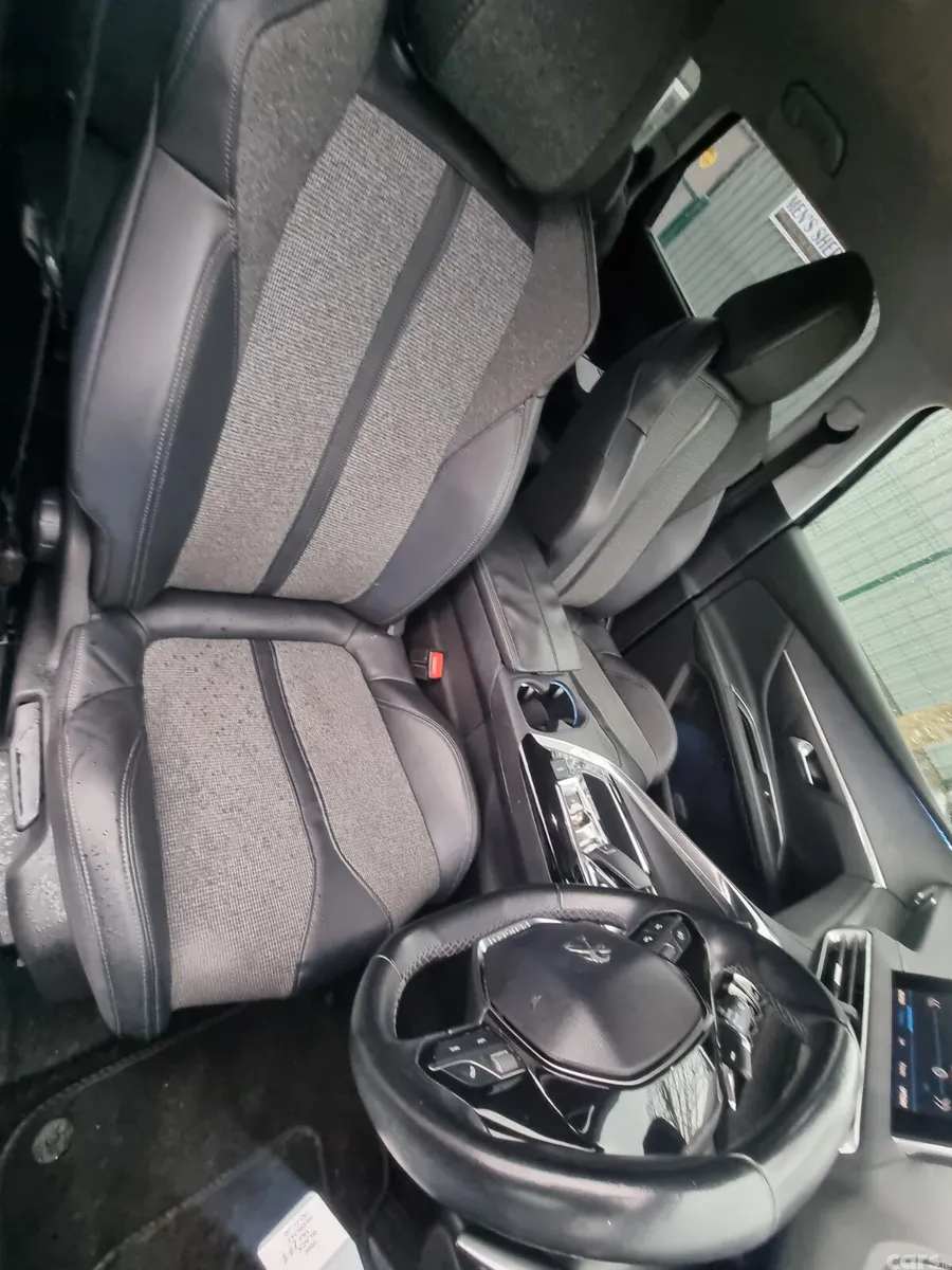 Peugeot 5008 MPV, Diesel, 2018, Black