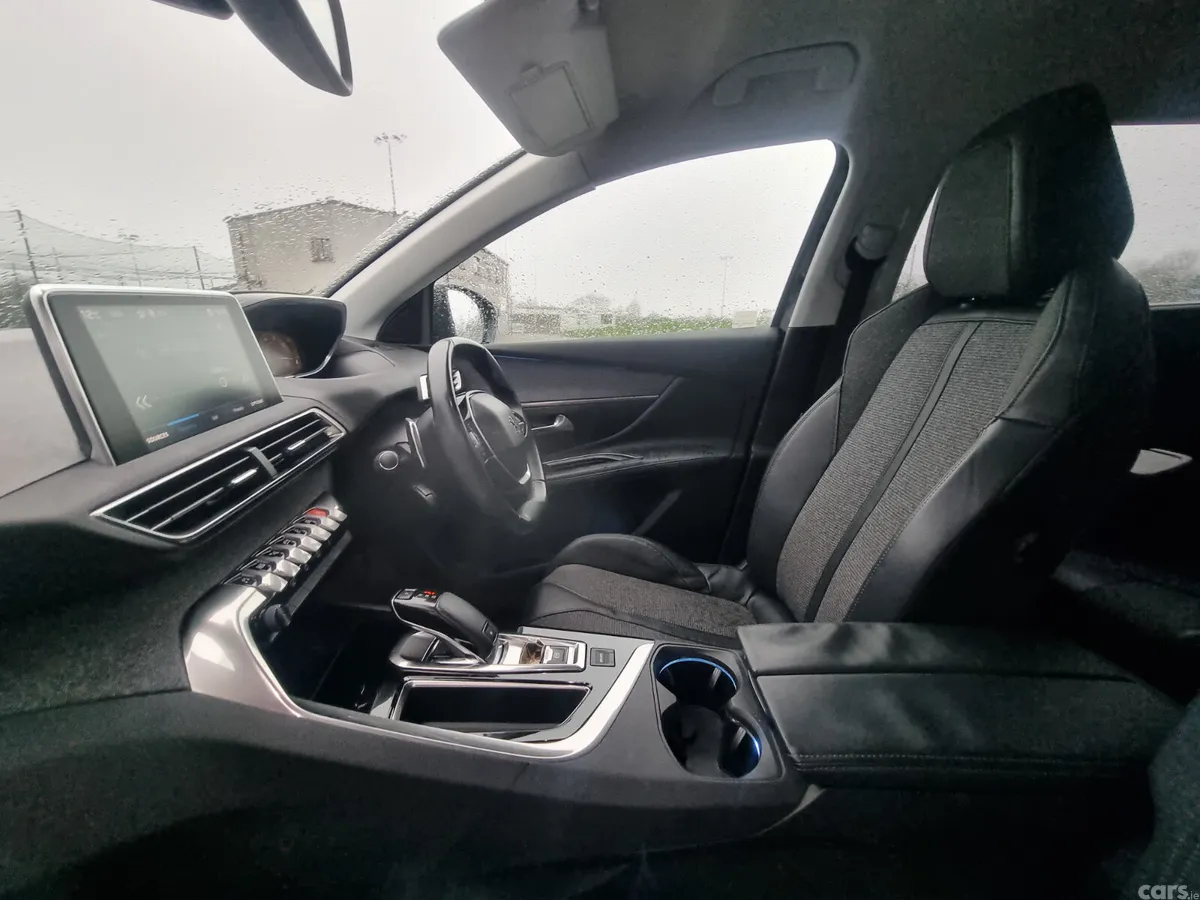 Peugeot 5008 MPV, Diesel, 2018, Black