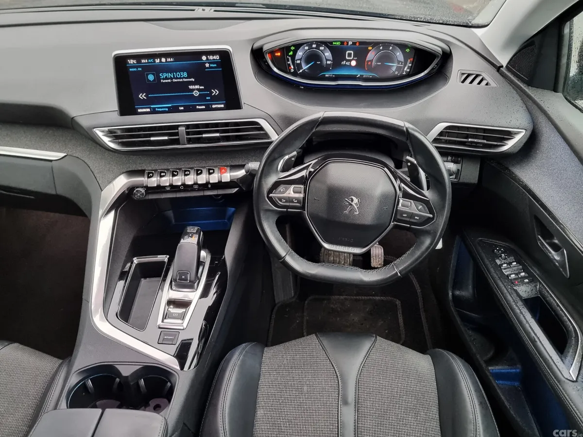 Peugeot 5008 MPV, Diesel, 2018, Black