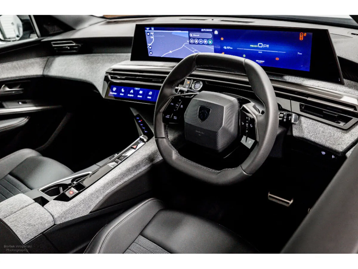 Peugeot 5008 SUV, Electric, 2026, Grey