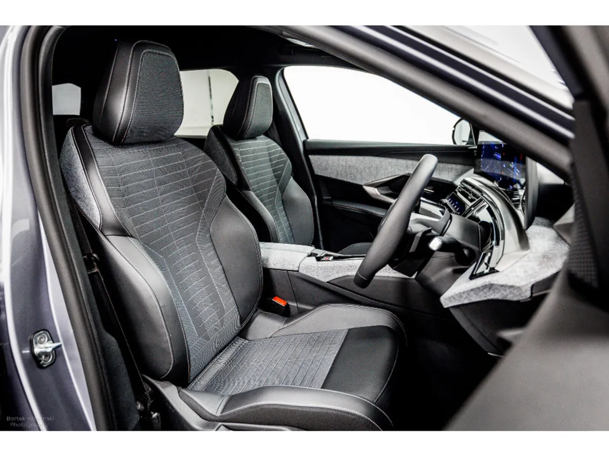 Peugeot 5008 SUV, Electric, 2026, Grey