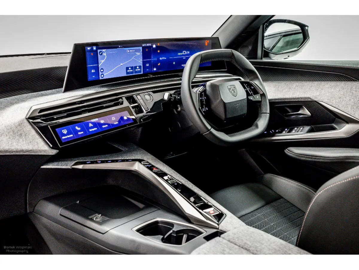 Peugeot 5008 SUV, Electric, 2026, Grey