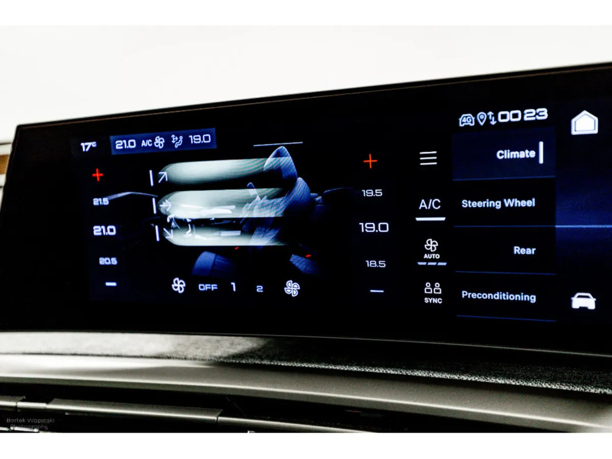 Peugeot 5008 SUV, Electric, 2026, Grey