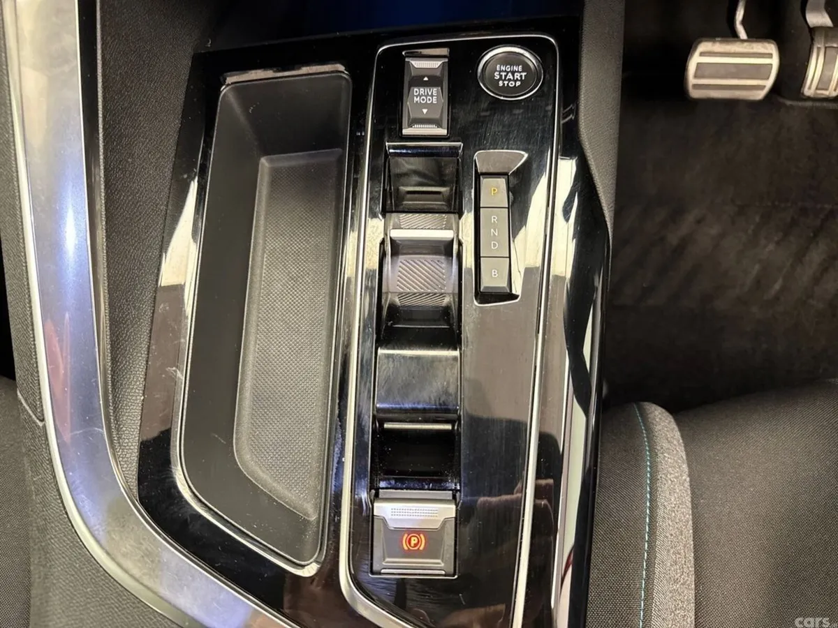 Peugeot 3008 MPV, Petrol Plug-in Hybrid, 2024, Red