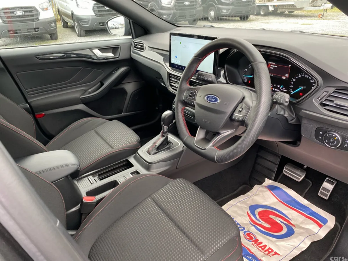 Ford Focus Hatchback, Petrol, 2025, Grey