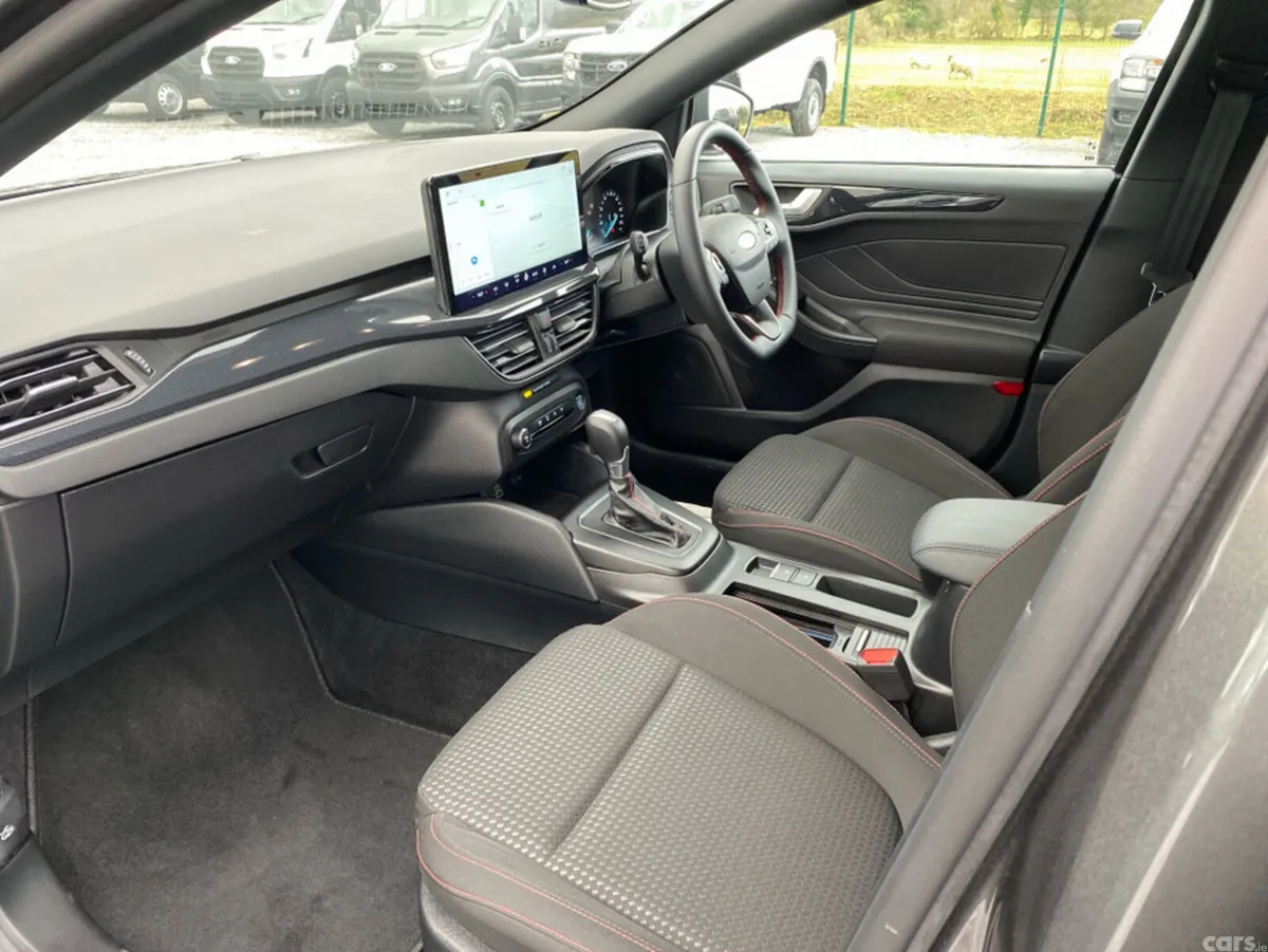 Ford Focus Hatchback, Petrol, 2025, Grey