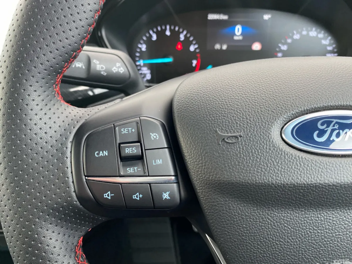 Ford Focus Hatchback, Petrol, 2025, Grey