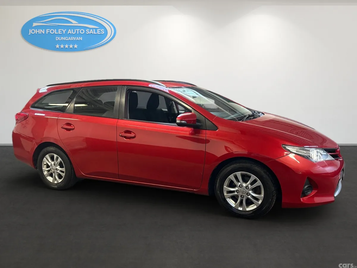 Toyota Auris Estate/Jeep, Diesel, 2014, Red