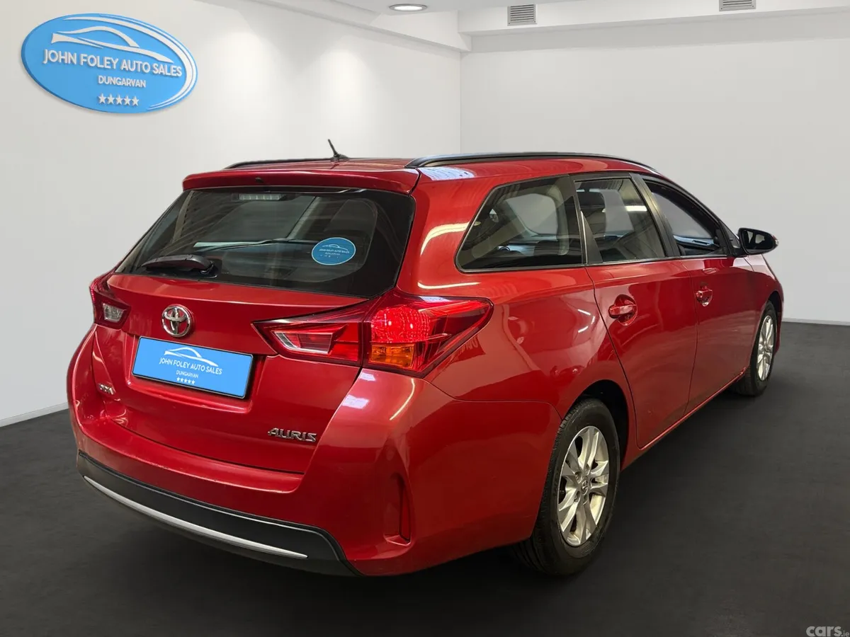 Toyota Auris Estate/Jeep, Diesel, 2014, Red