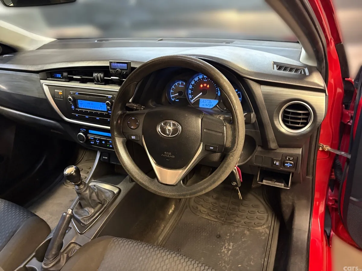 Toyota Auris Estate/Jeep, Diesel, 2014, Red