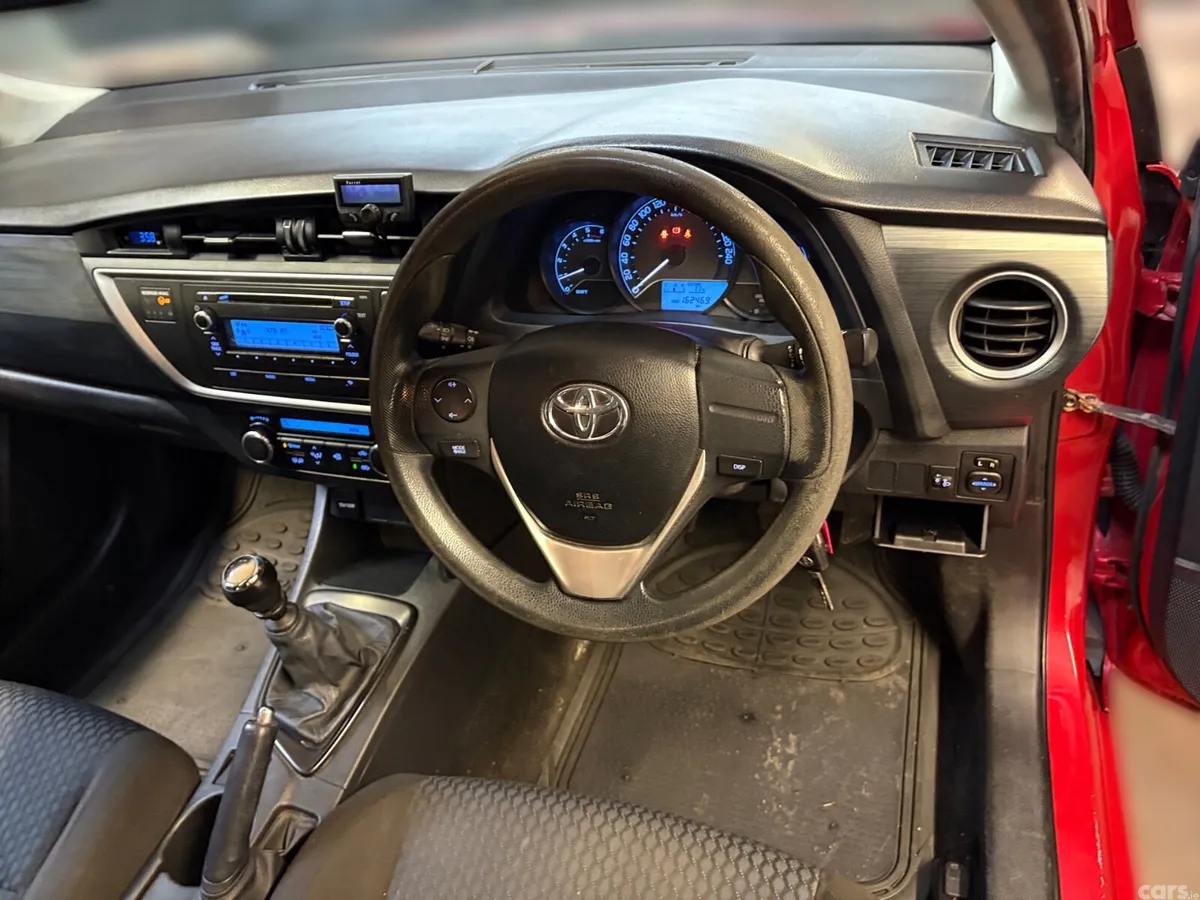 Toyota Auris Estate/Jeep, Diesel, 2014, Red