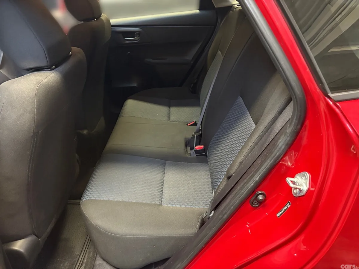 Toyota Auris Estate/Jeep, Diesel, 2014, Red