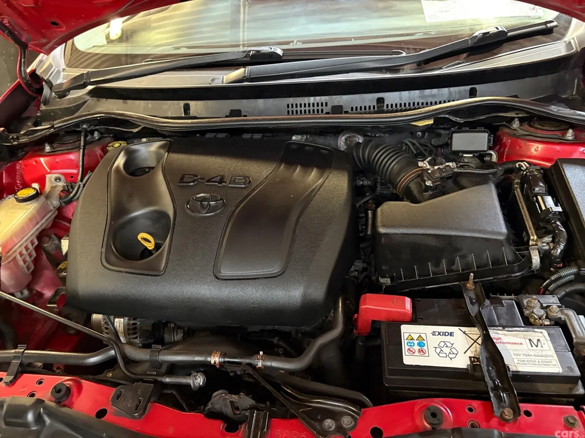 Toyota Auris Estate/Jeep, Diesel, 2014, Red