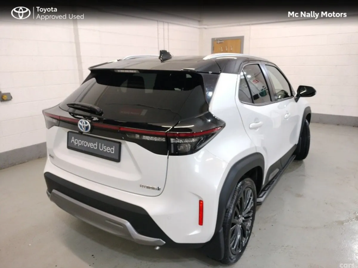 Toyota Yaris Cross Hatchback, Petrol Hybrid, 2022, White