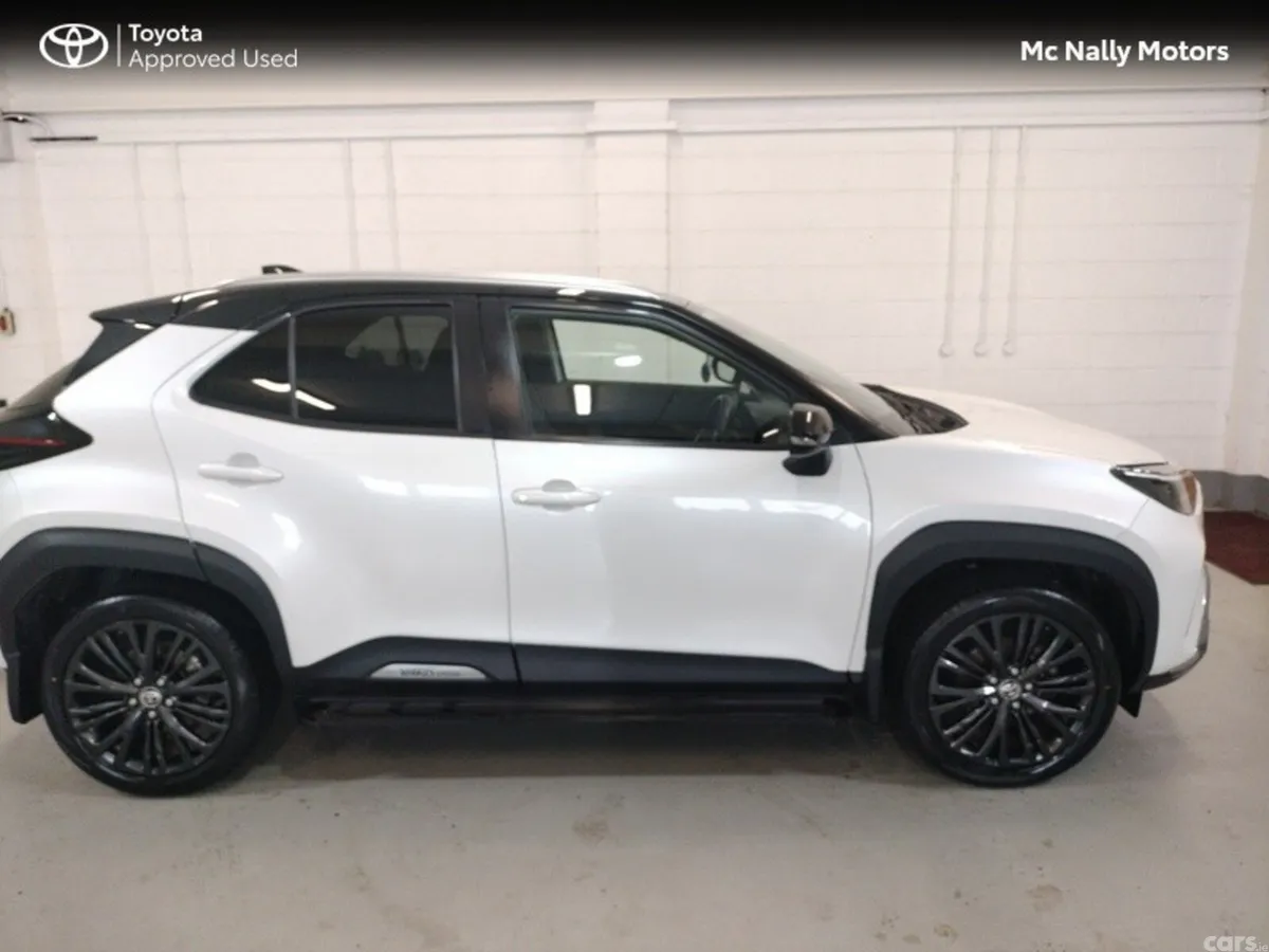 Toyota Yaris Cross Hatchback, Petrol Hybrid, 2022, White