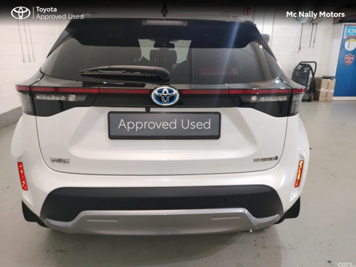 Toyota Yaris Cross Hatchback, Petrol Hybrid, 2022, White