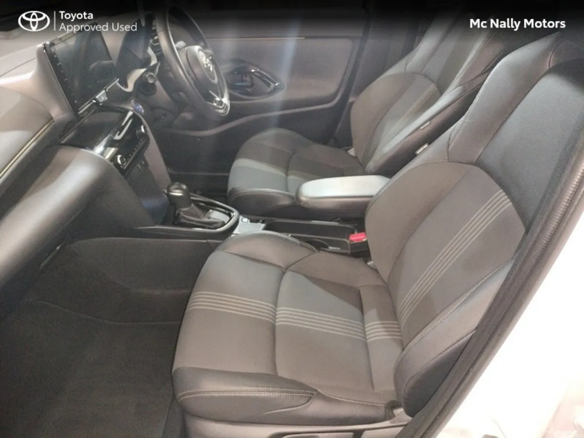 Toyota Yaris Cross Hatchback, Petrol Hybrid, 2022, White