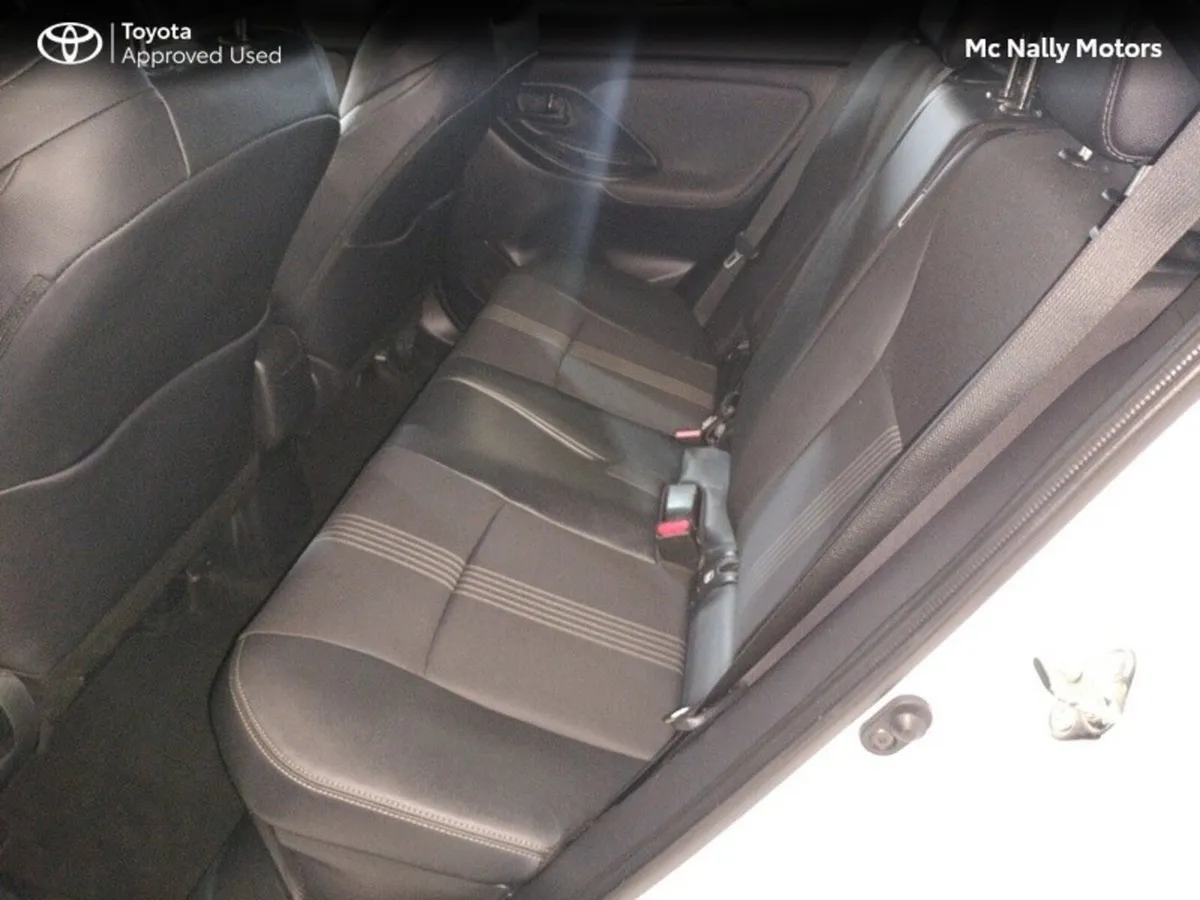 Toyota Yaris Cross Hatchback, Petrol Hybrid, 2022, White